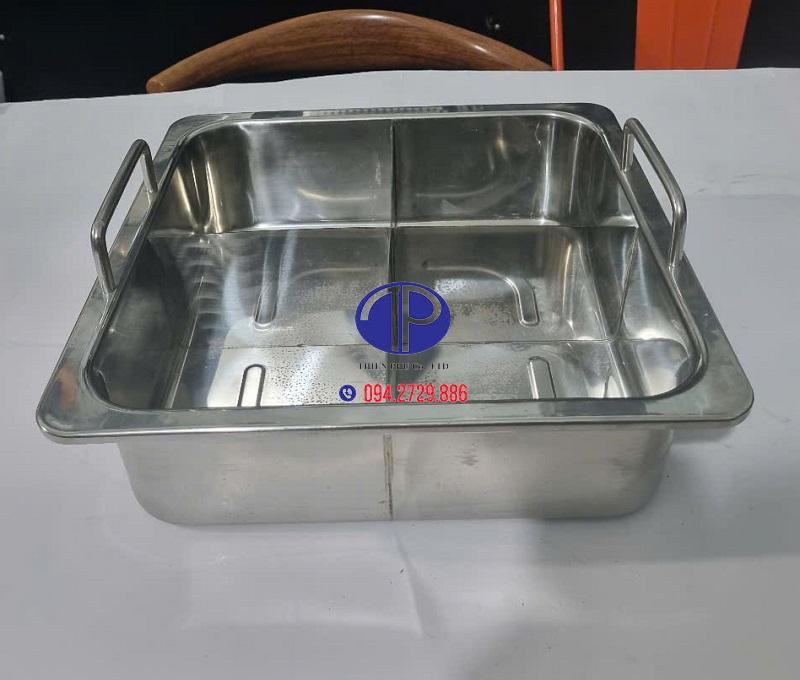 Hình ảnh nồi lẩu 4 ngăn được sử dụng trong các nhà hàng, quán ăn