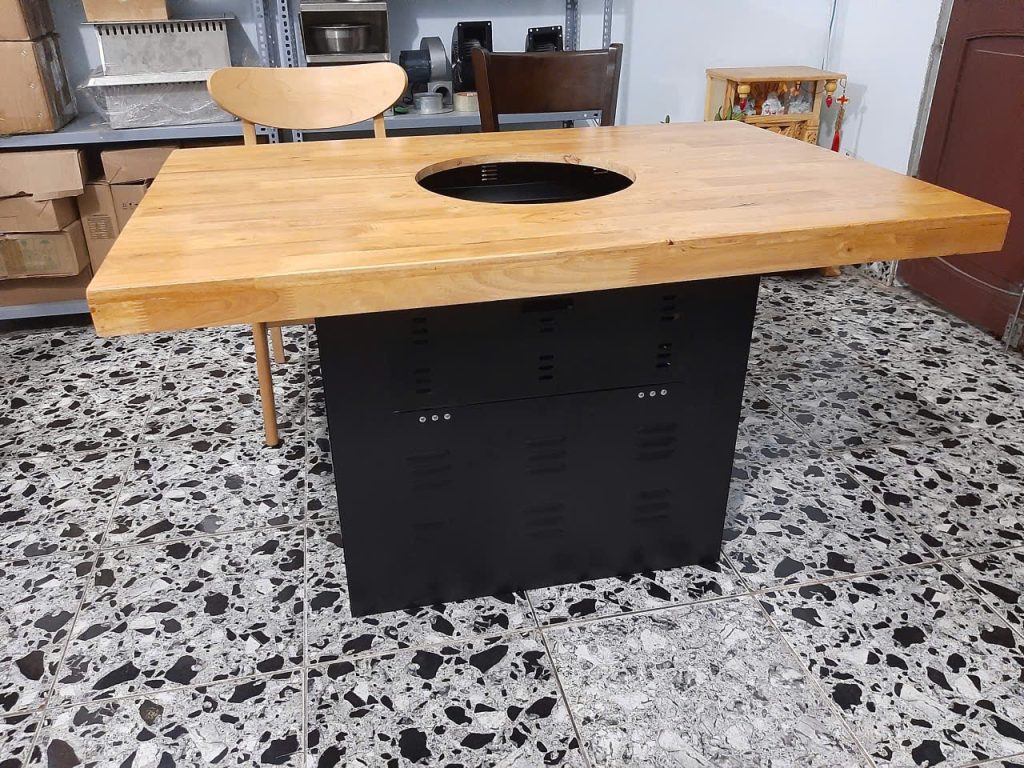 Bàn mặt gỗ chân thép hộp nhà hàng nướng không khói