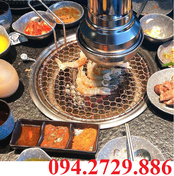 Bếp nướng âm bàn hút mùi dương trong hệ thống hút khói thả trần nhà hàng Hàn Quốc