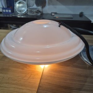 Chao đèn trang trí ống hút khói cứng tại bàn lẩu nướng giá rẻ